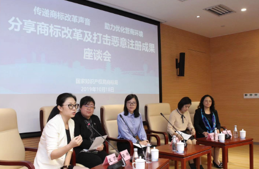 不回避成长中的烦恼 中国商标局面对面为百家外